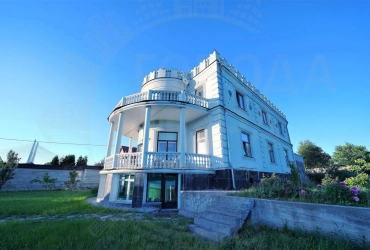 Коттедж с баней и бассейном до 40 гостей.7 спален 25 спальных мест.