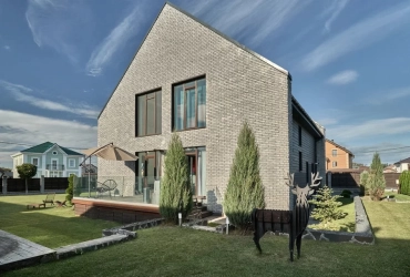 Коттедж 249 м² на участке 15 сот.