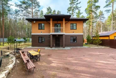 Коттедж 220 м² на участке 20 сот.