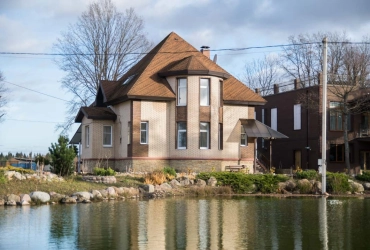 Коттедж 230 м² на участке 3 га