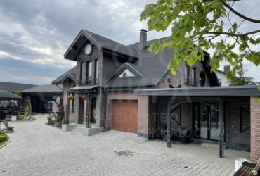 Коттедж 250 м² на участке 15 сот. 