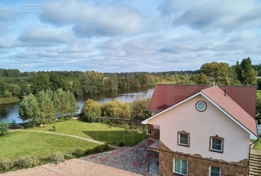 Коттедж 275 м² на участке 25 сот. 